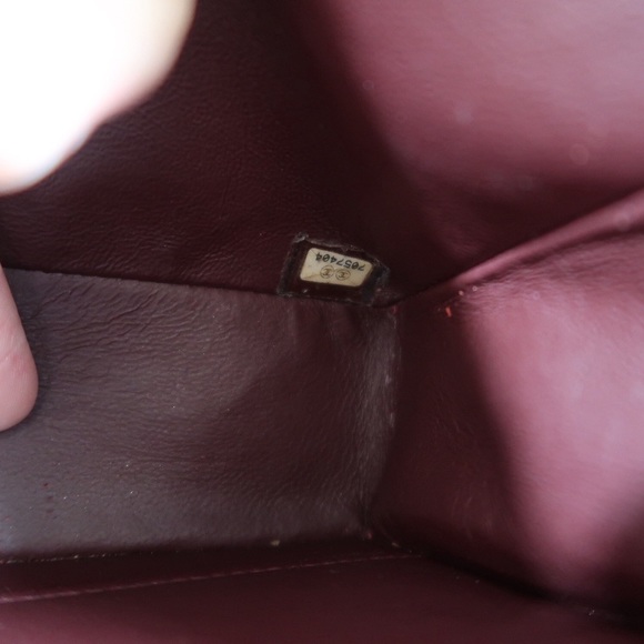 ❤️Chanel ❤️
Vintage Classic Double Flap Bag Quilted Lambskin Medium - Picture 17 of 17